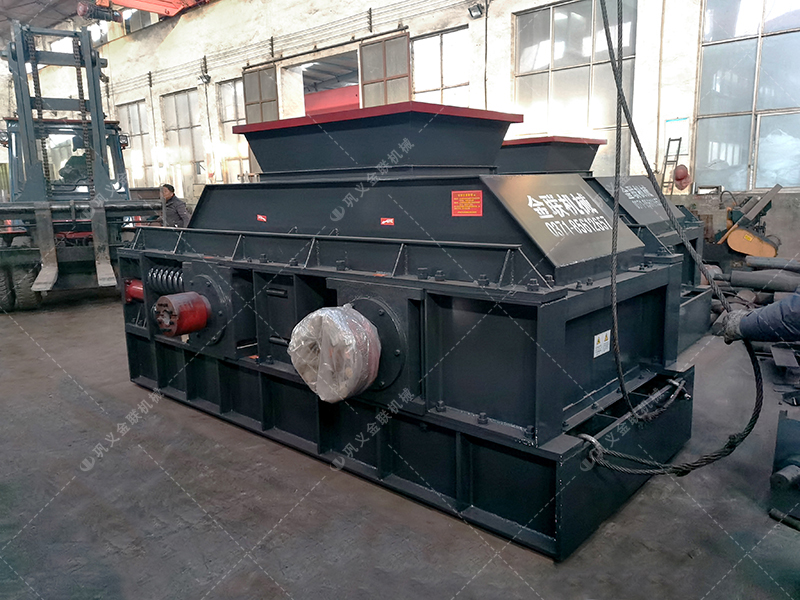 半自動對輥破碎機發貨 中大型破碎機發往甘肅