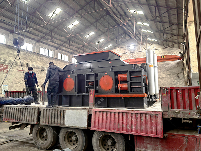 2PG1500x800大型液壓對輥破碎機發往陜西