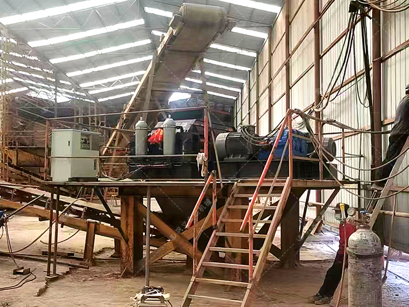 從結構原理方面闡述液壓對輥制砂機的3個優勢特點