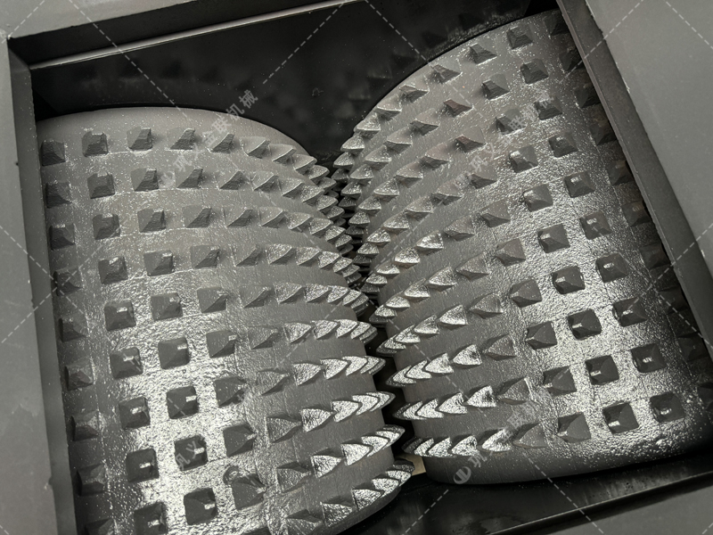 低粉化、不浪費,焦炭專用狼牙齒輥破碎機靠什么技術實現? 低粉化、不浪費,焦炭專用狼牙齒輥破碎機靠什么技術實現?